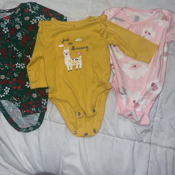 Baby girl  3 months onesies - Picture 2 of 6